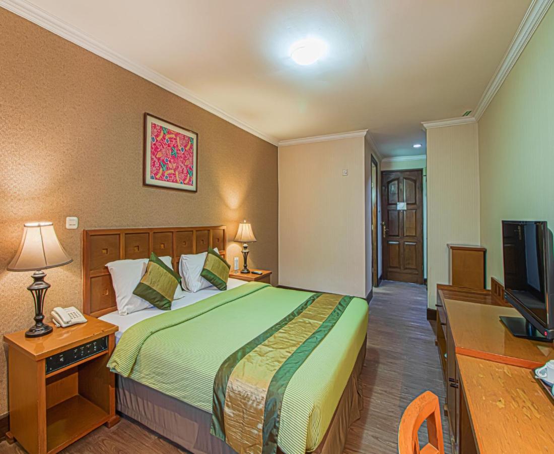 Bumi Sawunggaling Hotel Bandung Bagian luar foto