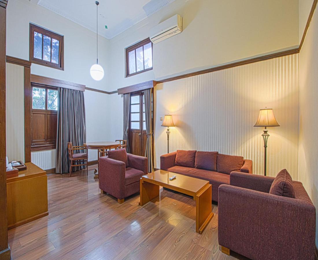 Bumi Sawunggaling Hotel Bandung Bagian luar foto