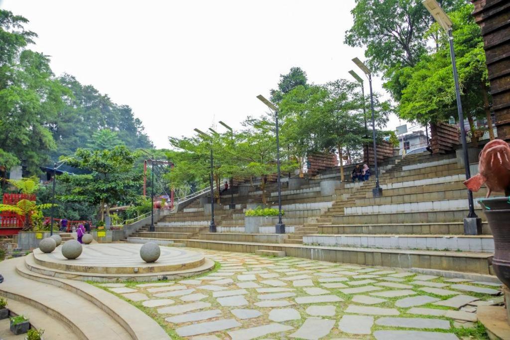 Bumi Sawunggaling Hotel Bandung Bagian luar foto