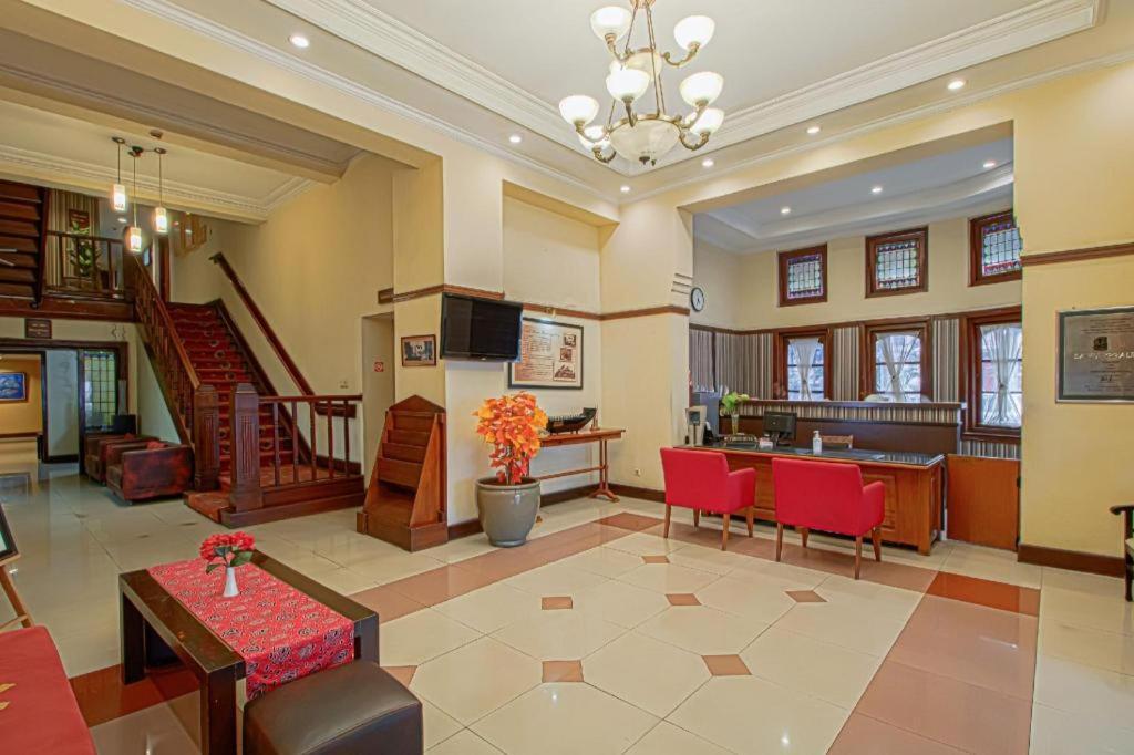 Bumi Sawunggaling Hotel Bandung Bagian luar foto